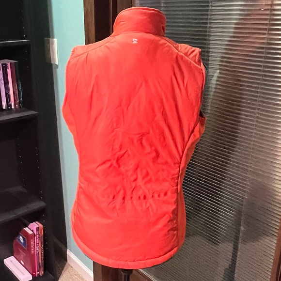 Daily Sports puffer vest size medium - Picture 4 of 8